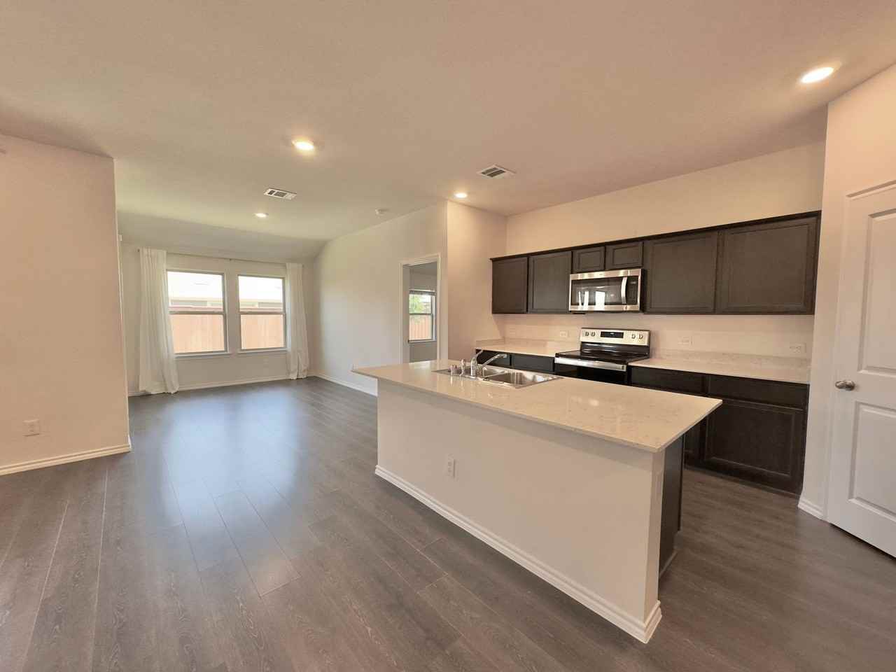 11333 Pecan Creek Dr - Photo 7 of 43