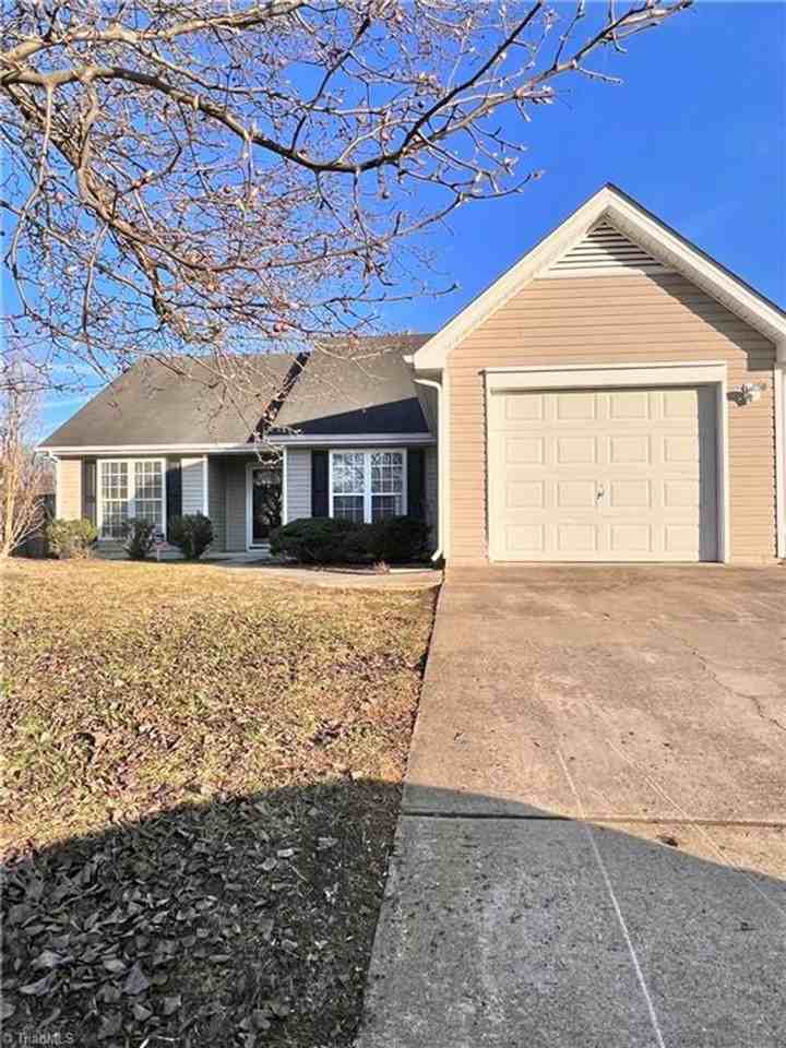 1707 Traywick Ct - Photo 3 of 31