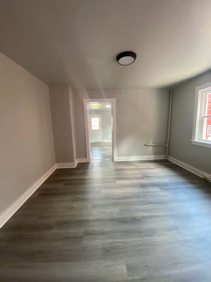 339-341  N Mulberry St - Photo 2 of 10