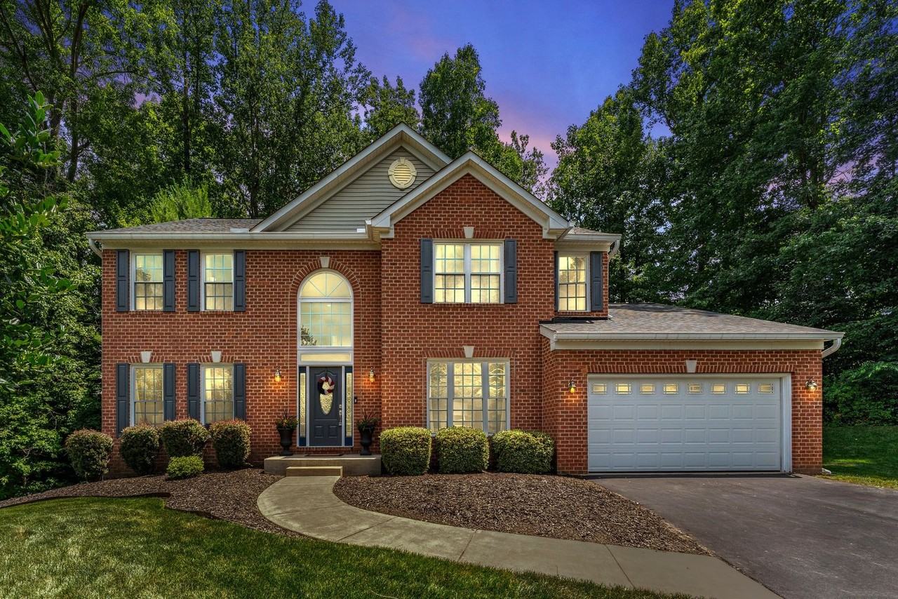 9209 Golf Ct - Photo 3 of 50