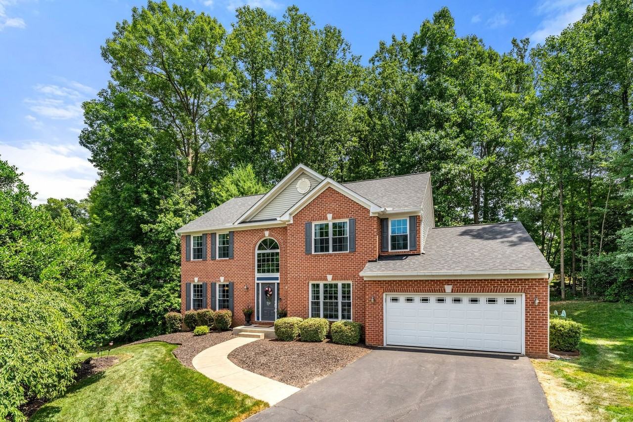 9209 Golf Ct - Photo 2 of 50