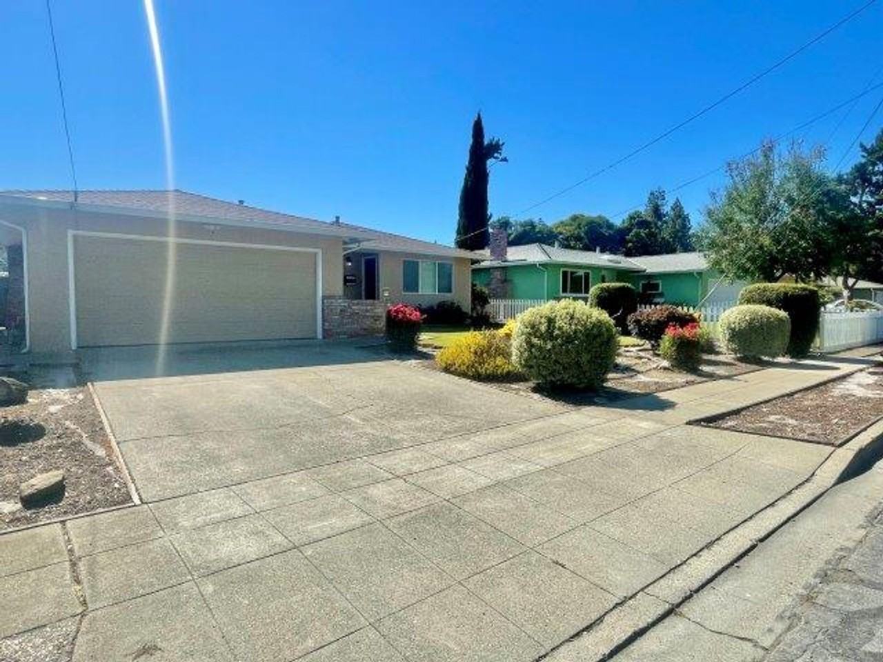 41303 Malcolmson St - Photo 3 of 32