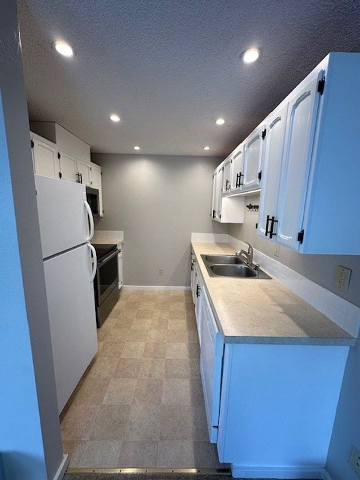 24705 12th Ave S - Photo 3 of 10