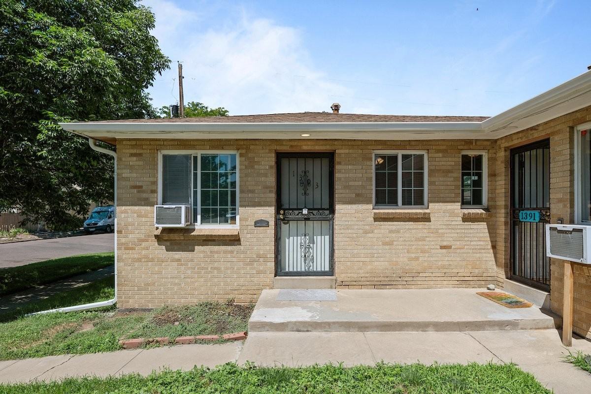 1393 S Grant St - Photo 4 of 23