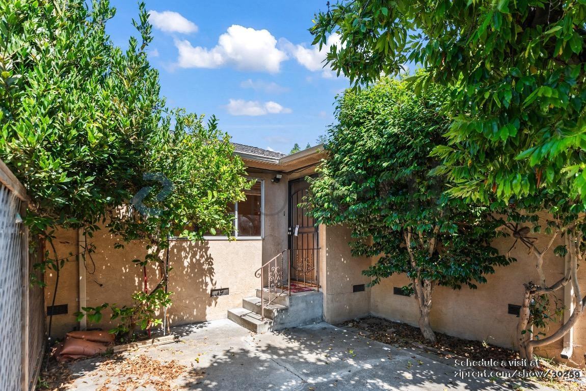 1039 47th St #D - Photo 2 of 21