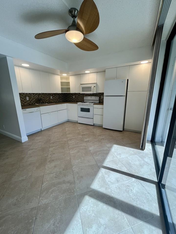 5190 Las Verdes Cir #314 - Photo 2 of 24