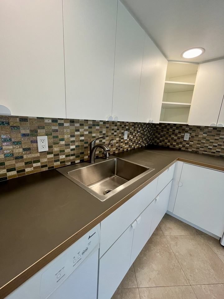 5190 Las Verdes Cir #314 - Photo 4 of 24