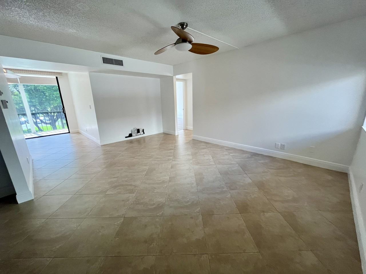 5190 Las Verdes Cir #314 - Photo 5 of 24