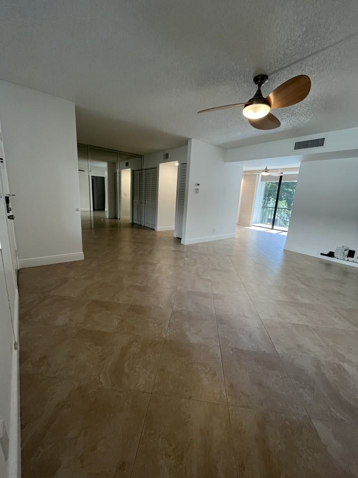 5190 Las Verdes Cir #314 - Photo 7 of 24