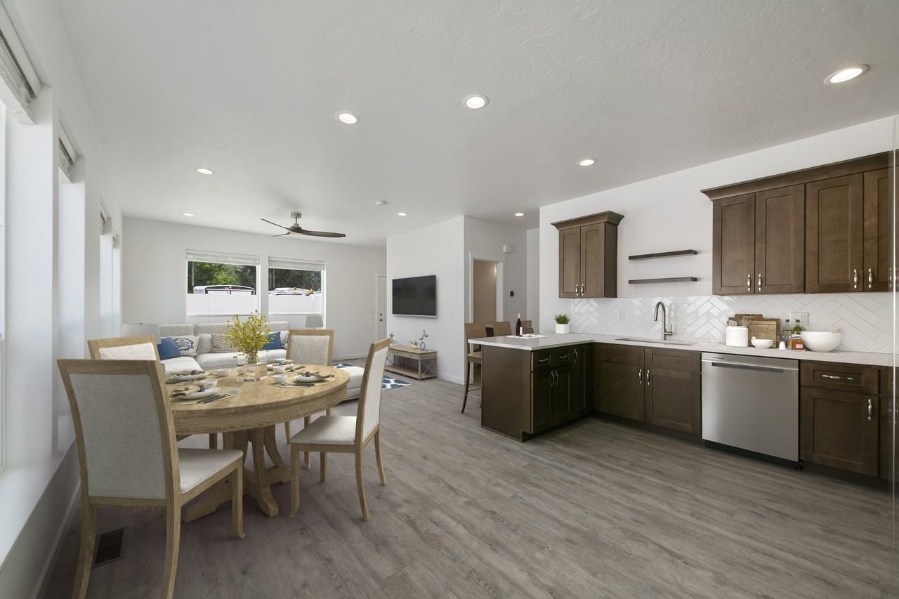 1326 N Meridian Rd - Photo 2 of 32