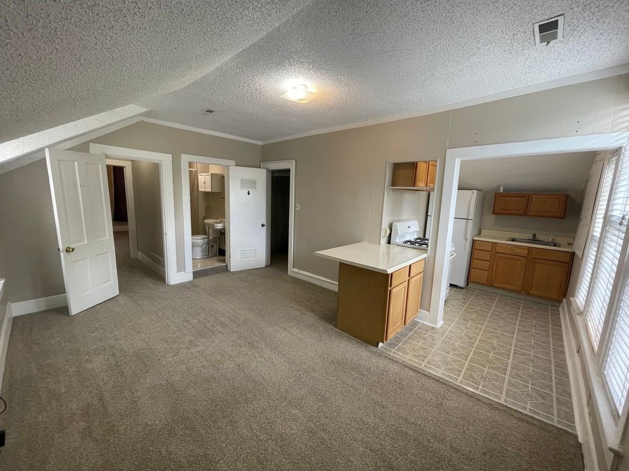 818 N Corona St #2 - Photo 2 of 19