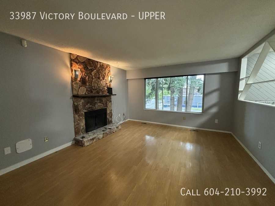 33987 Victory Blvd - Photo 2 of 9