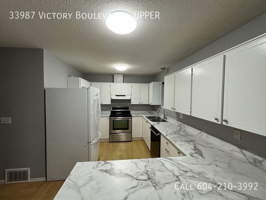 33987 Victory Blvd - Photo 3 of 9