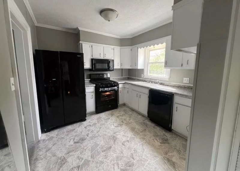 288 S Walnut St - Photo 5 of 18