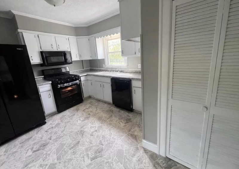 288 S Walnut St - Photo 6 of 18