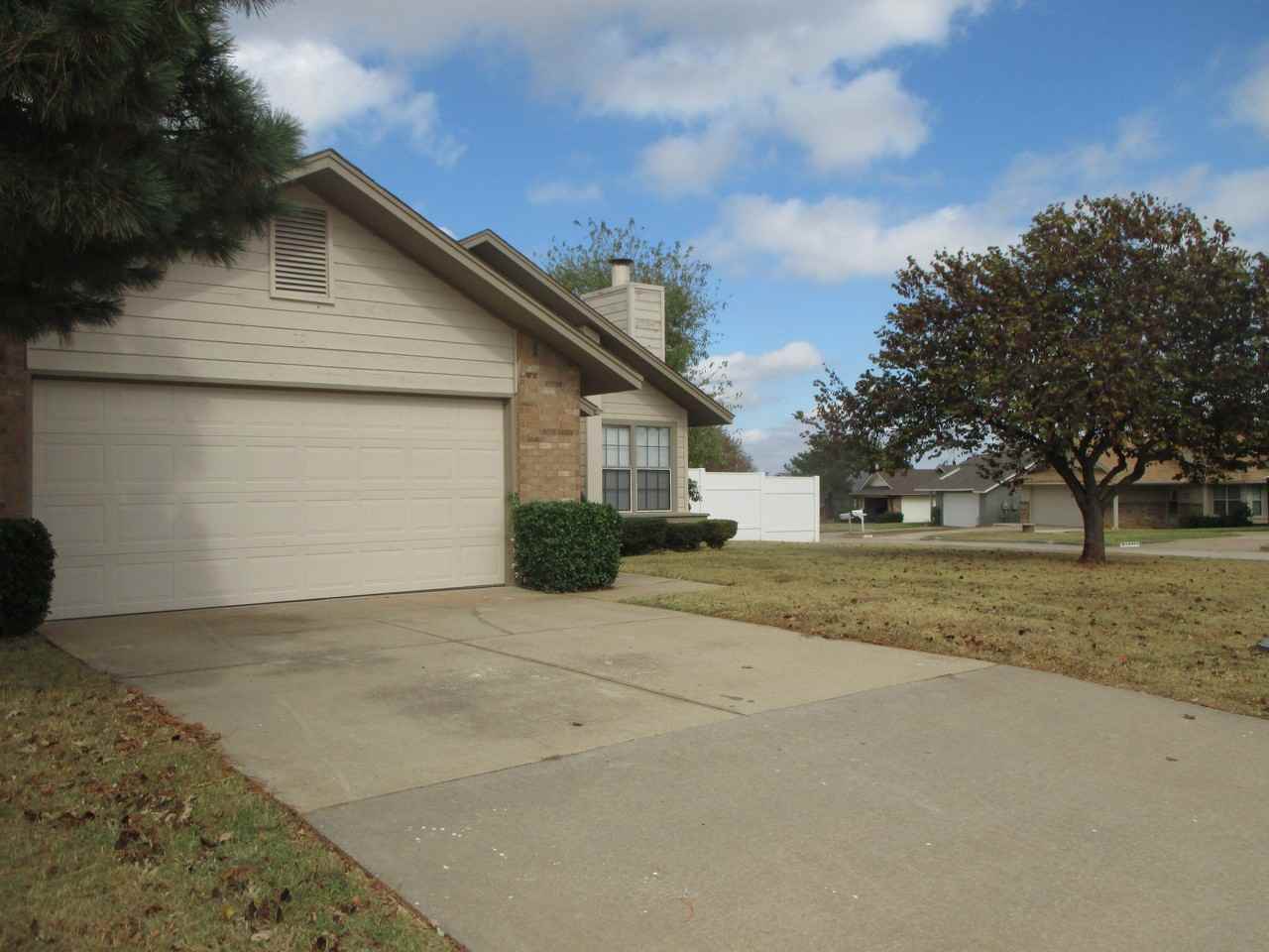 6701 NW 124th St - Photo 3 of 18