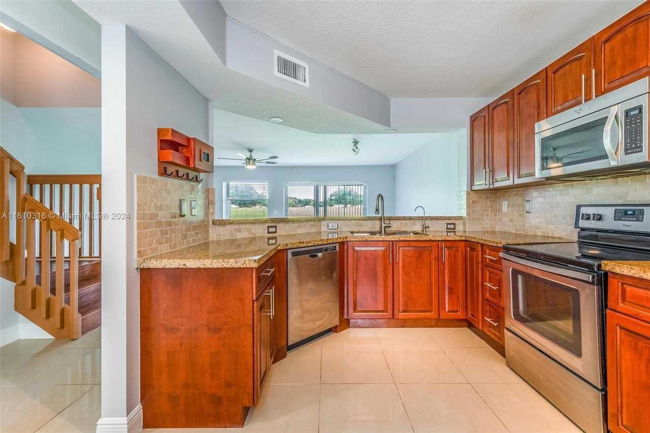 8147 Southgate Blvd - Photo 2 of 8