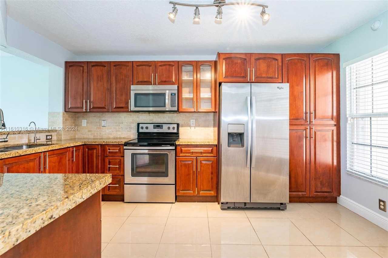 8147 Southgate Blvd - Photo 3 of 8