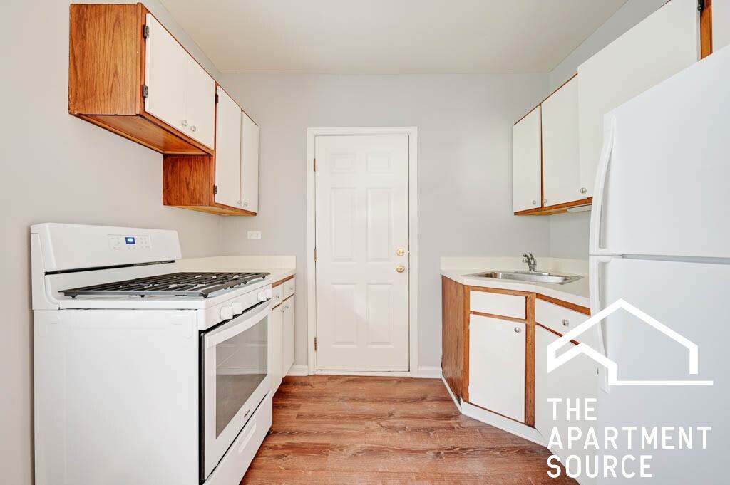 5744 N Winthrop Ave #302 - Photo 2 of 6