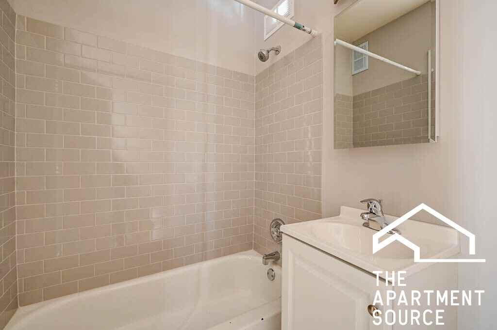 5744 N Winthrop Ave #302 - Photo 6 of 6