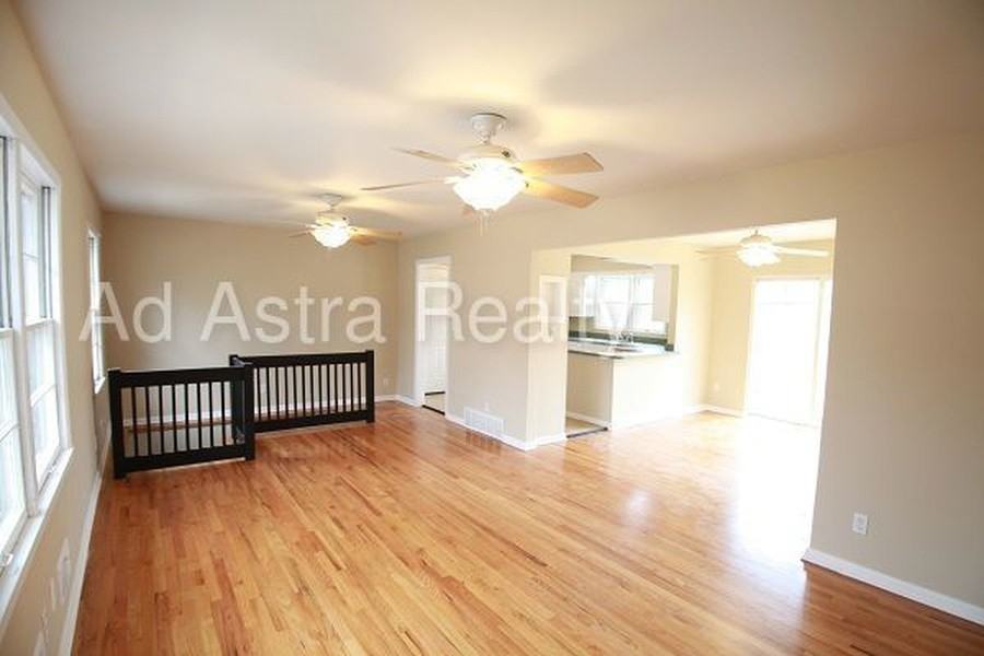 5439 N Lydia Ave - Photo 2 of 6