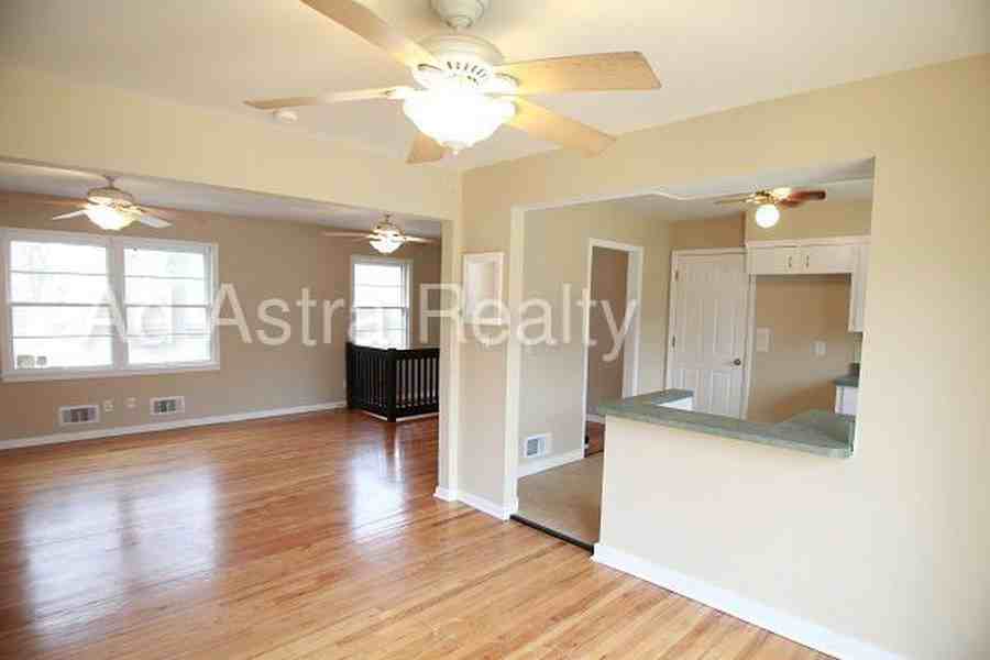 5439 N Lydia Ave - Photo 3 of 6