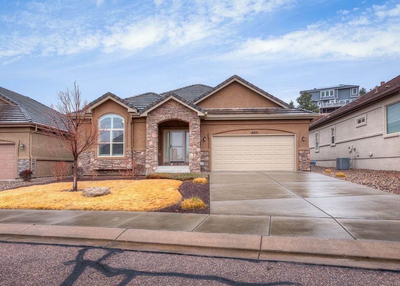 1889 Parliament Dr - Photo 2 of 45