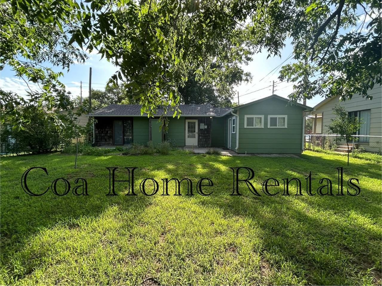 1221 N Smith St - Photo 3 of 21