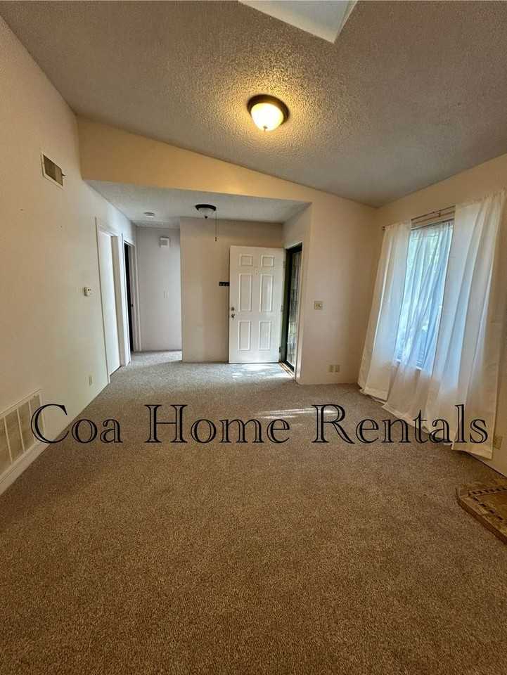 1221 N Smith St - Photo 5 of 21