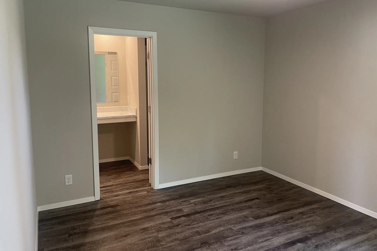 909 W Raven Dr - Photo 2 of 4