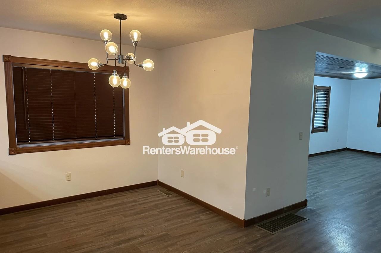 318 Keller Ave N - Photo 2 of 16