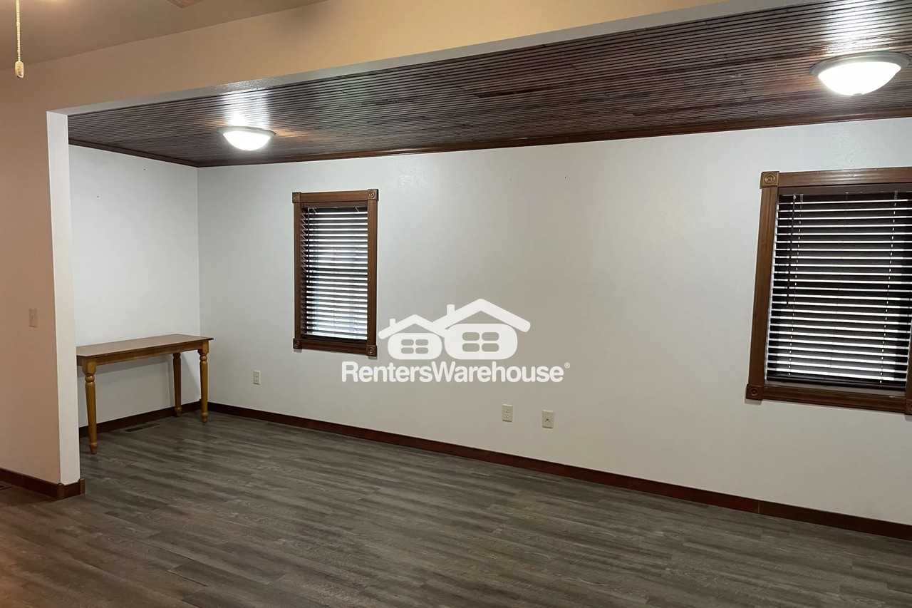 318 Keller Ave N - Photo 3 of 16