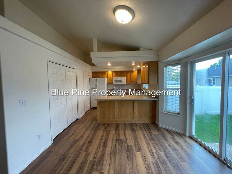 1156 Matchpoint Dr - Photo 7 of 22