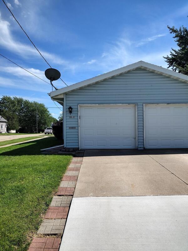 1103 Arthur Ave - Photo 3 of 26