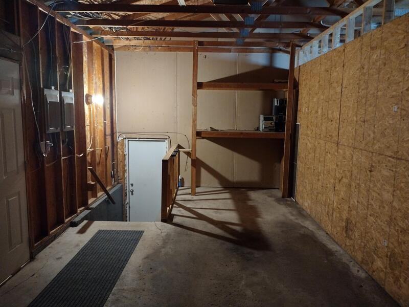 1103 Arthur Ave - Photo 4 of 26