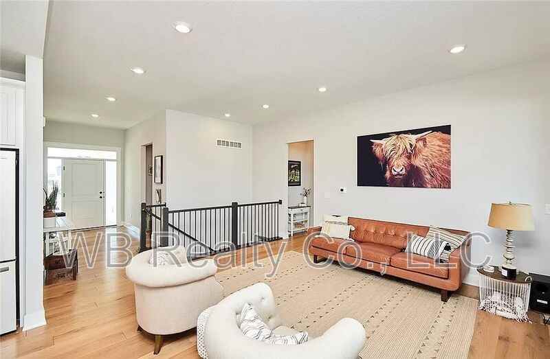 1305 Nw Bennington Dr - Photo 2 of 19