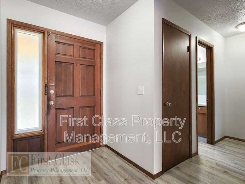 1117 Ne 181st Ave #102 - Photo 3 of 29