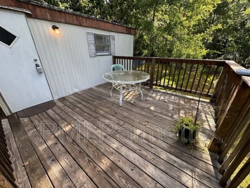 557 Sunset Rd - Photo 2 of 23