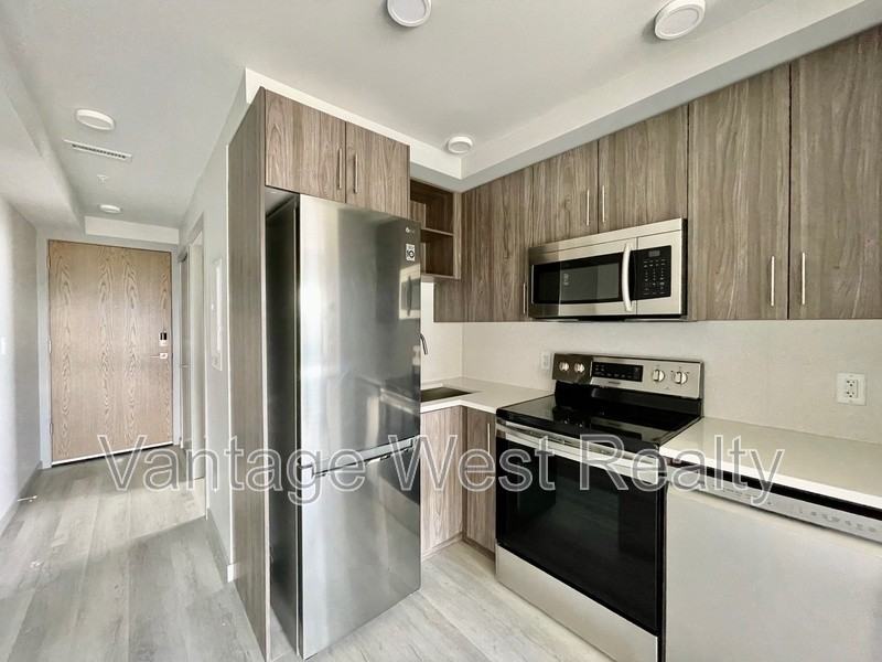 316 Dougall Rd N - Photo 2 of 17