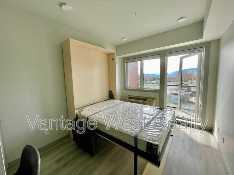 316 Dougall Rd N - Photo 5 of 17
