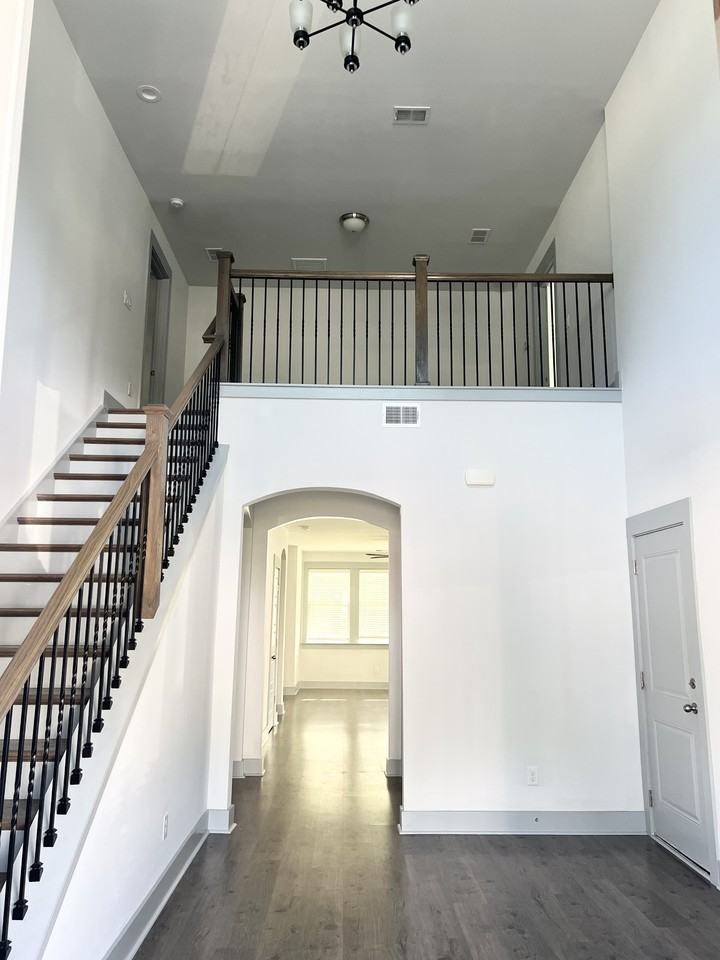 268 Whirlaway Dr - Photo 3 of 17