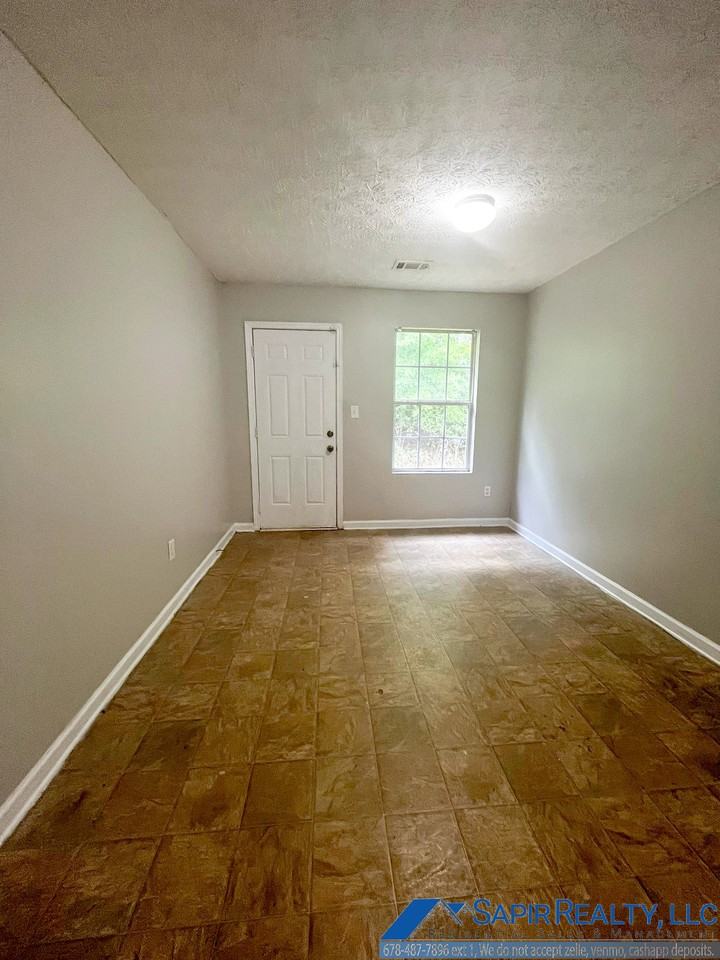 598 Elles Way - Photo 2 of 12