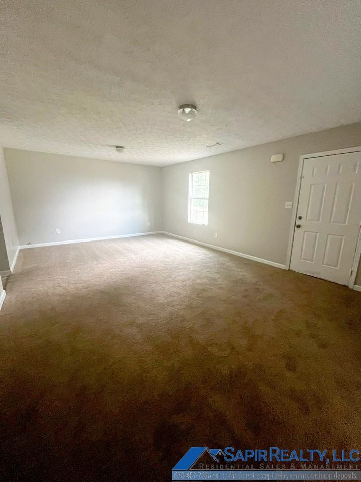 598 Elles Way - Photo 3 of 12