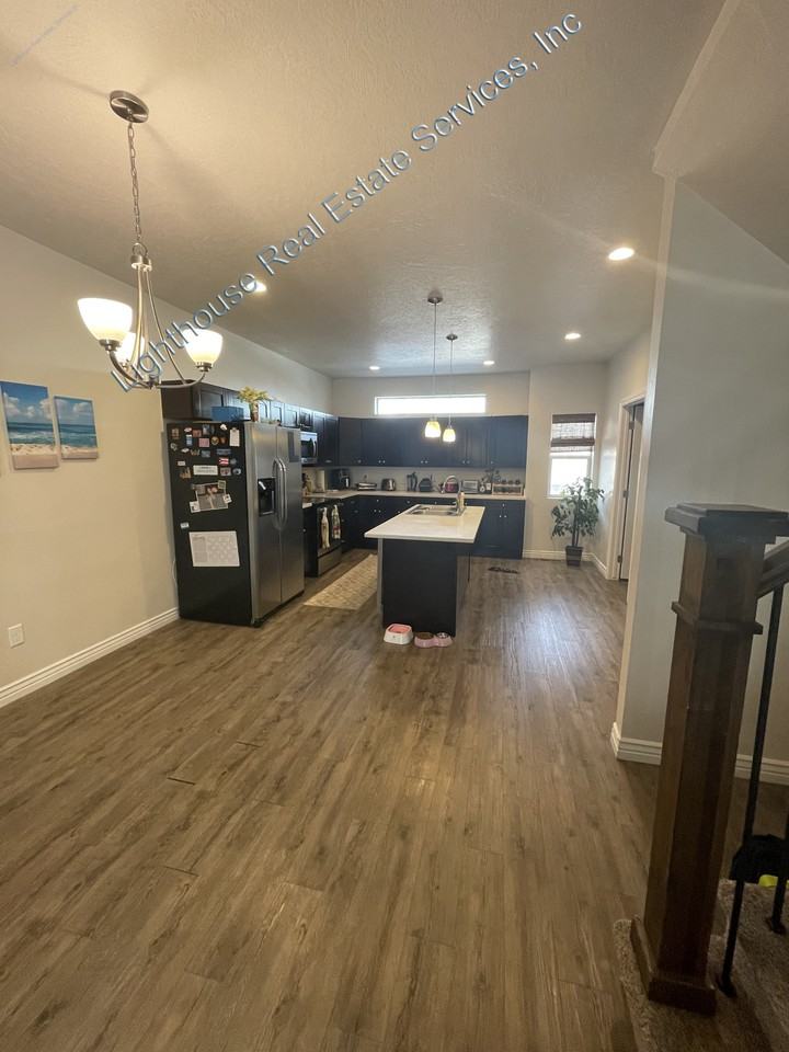 3868 Sw - Photo 2 of 13