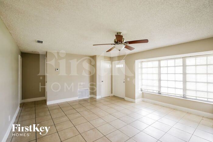 4550 Nw 11th St - Photo 2 of 16