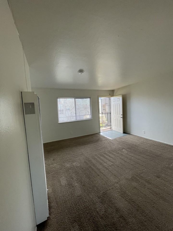 870 31ST STREET - Photo 2 of 16