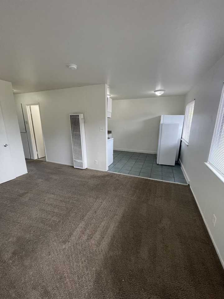 870 31ST STREET - Photo 3 of 16