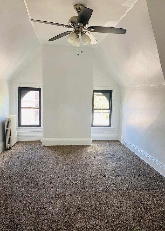 700 Ivy Street - Photo 2 of 9