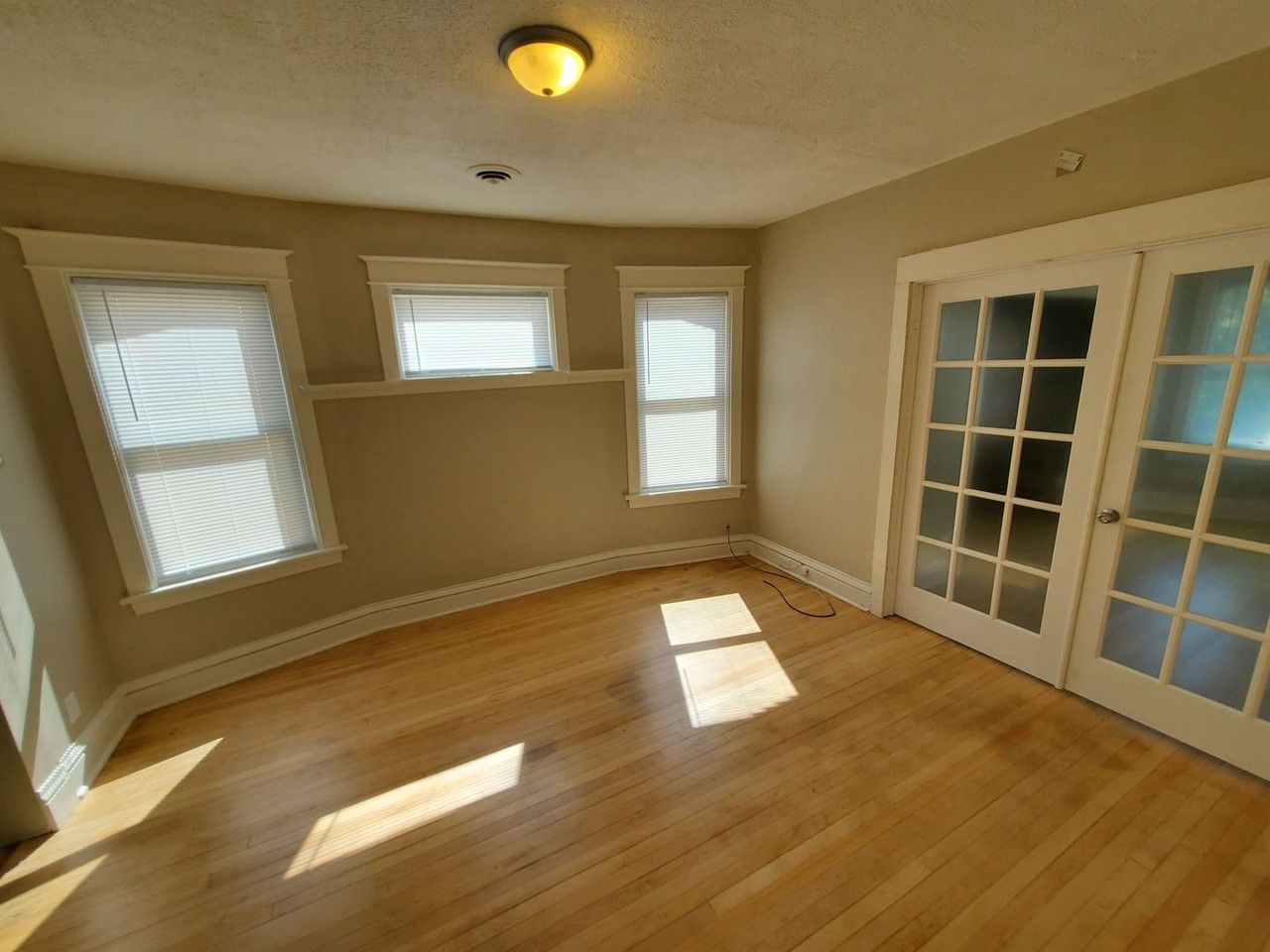 2214 W 3rd St - Photo 7 of 31