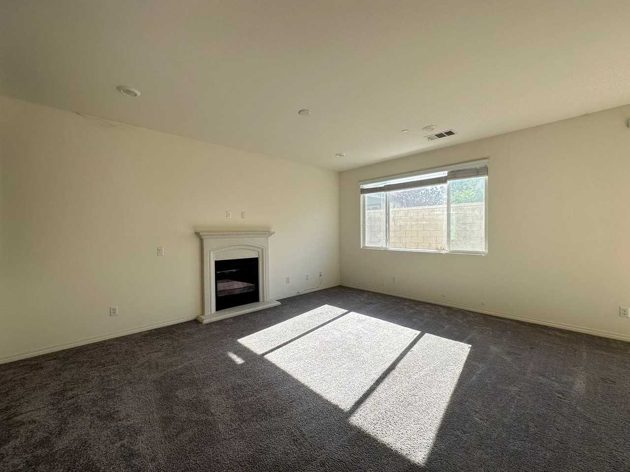 6852 Ripple Ct - Photo 3 of 22